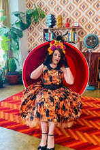 Load image into Gallery viewer, FLOWER CROWNS